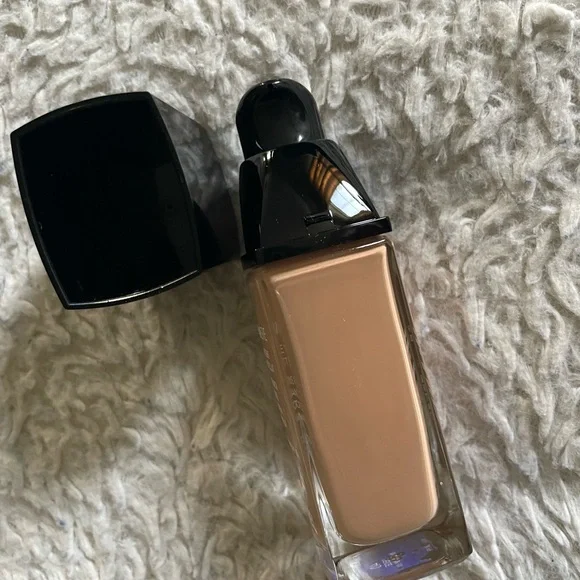 CHANEL Vitalumière SPF 15 Foundation 40 Beige - New - rare find, discontinued